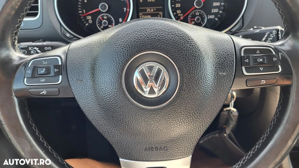 Volkswagen Golf - 10