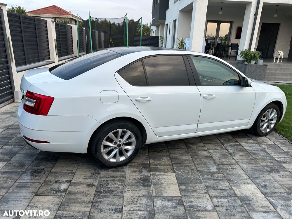 Skoda Octavia 1.6 TDI DSG Style - 6