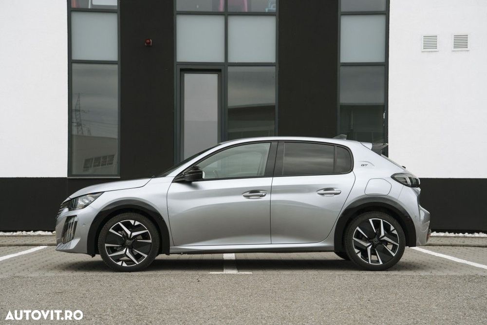Peugeot 208 - 8
