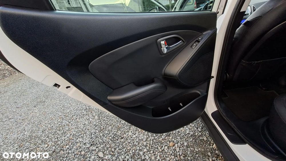 Hyundai ix35 1.6 2WD Fifa World Cup Edition - 15