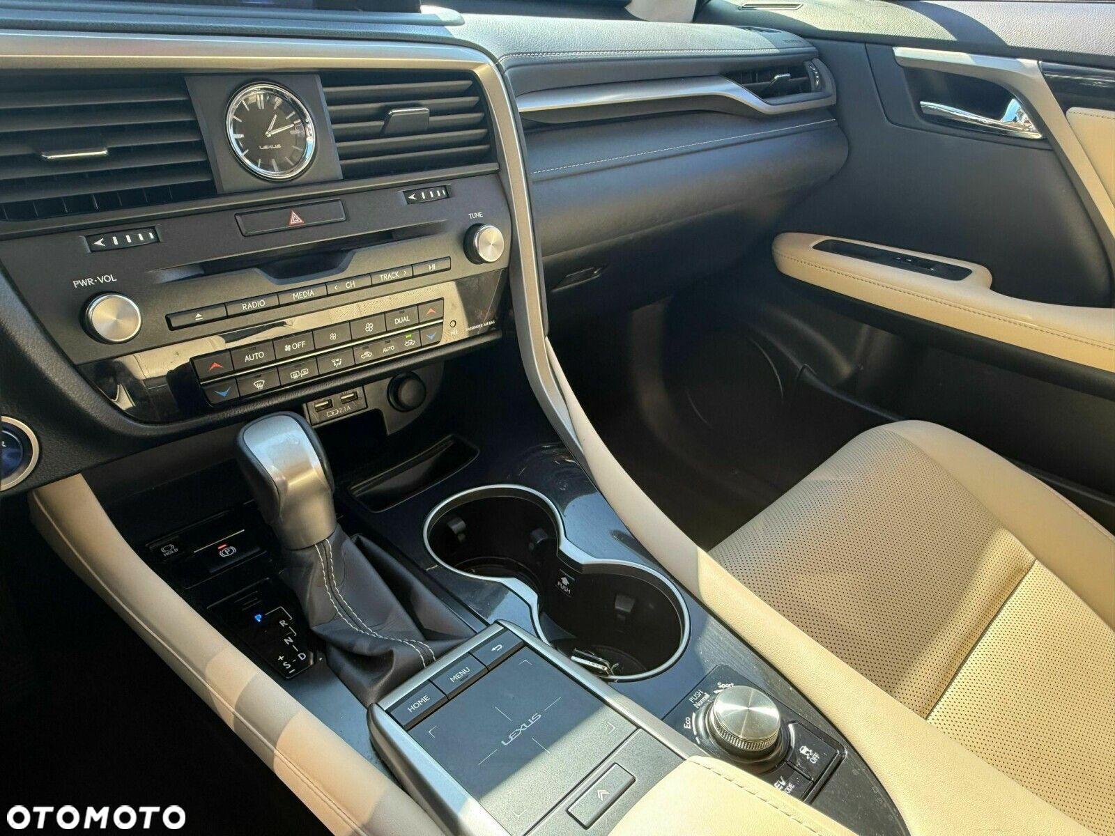 Lexus RX - 24