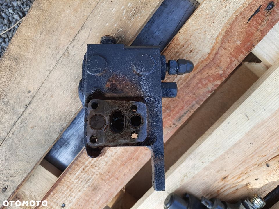 sekcja rozdzielacza hydraulicznego 19542600 claas arion 420 - 4