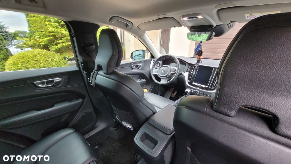 Volvo XC 60 D4 Momentum Pro - 24