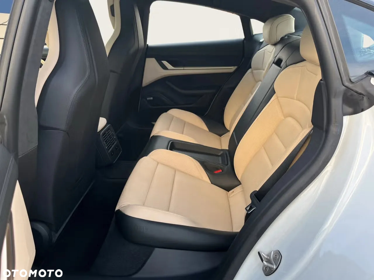 Porsche Taycan Turbo - 8