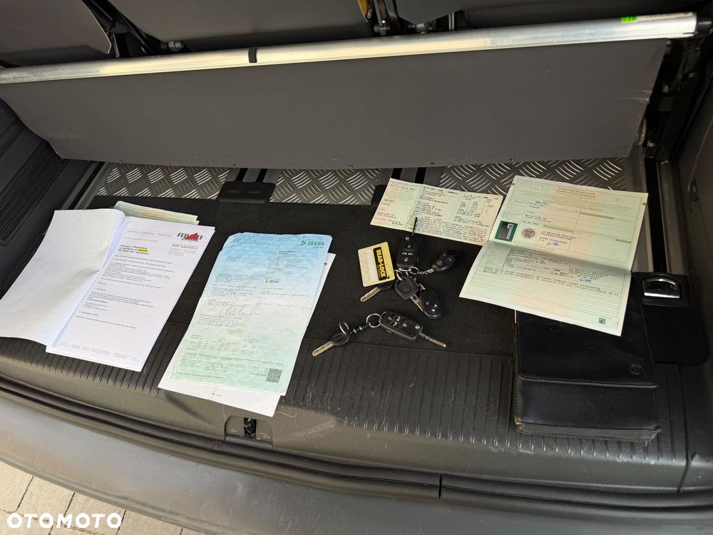 Volkswagen Multivan - 38