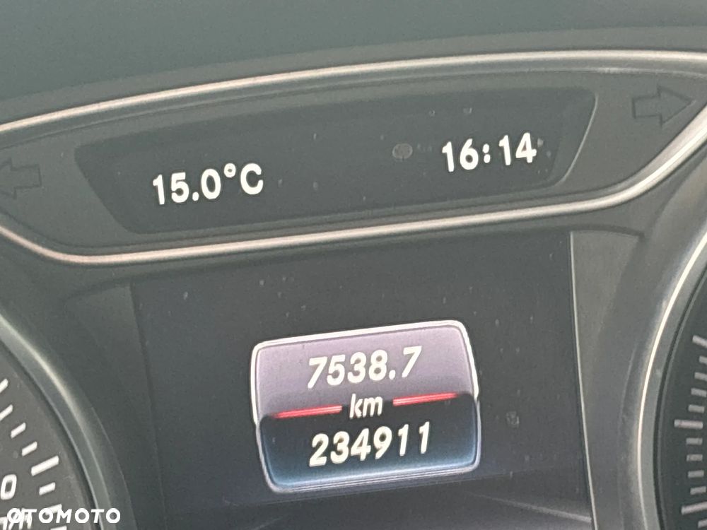 Mercedes-Benz GLA - 24