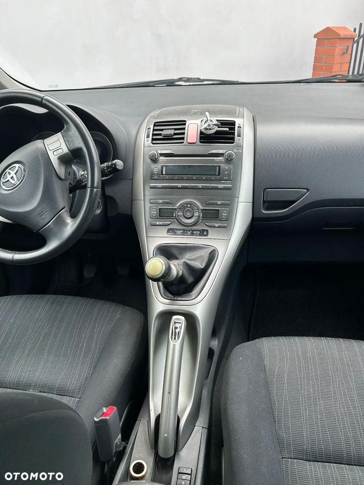 Toyota Auris 2.0 D-4D Sol - 2