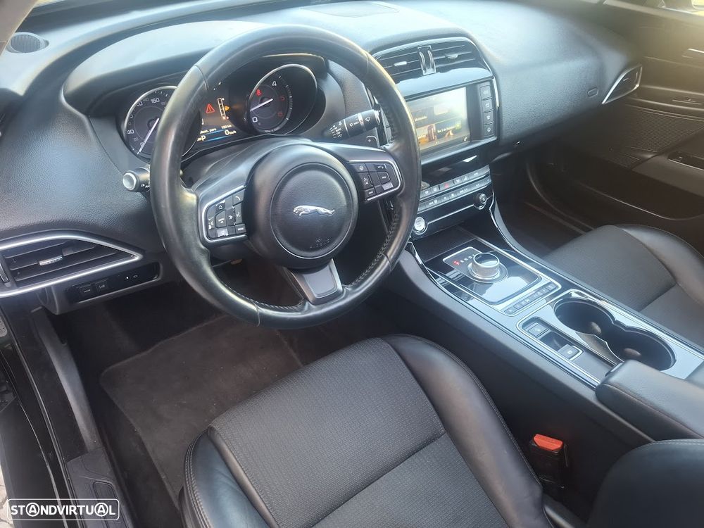 Jaguar XE 2.0 D Prestige Aut. - 26