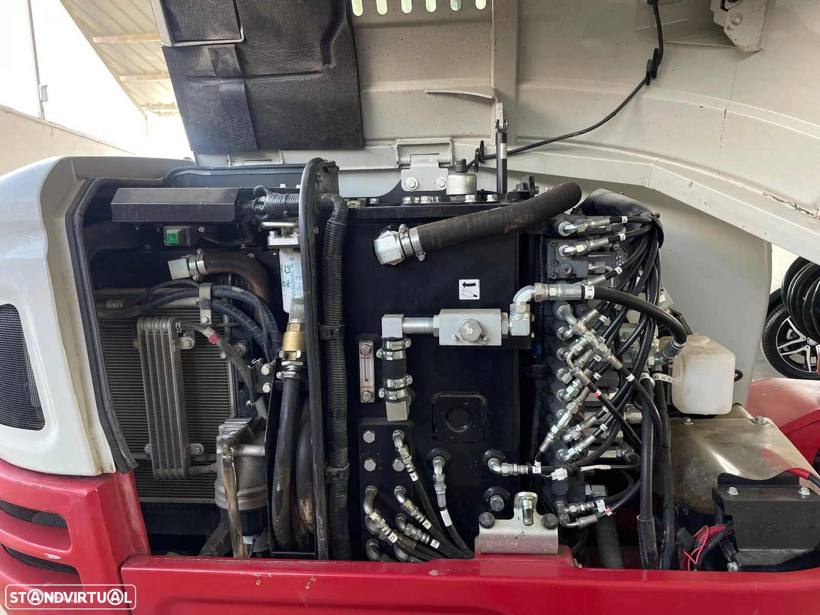 Takeuchi TB 250-2 Giratória - 16