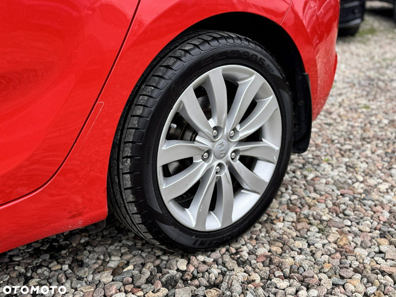 Kia Carens 1.6 GDI XL 7os - 10