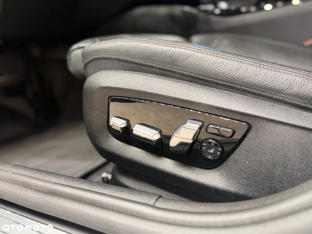 BMW Seria 5 530i xDrive - 14