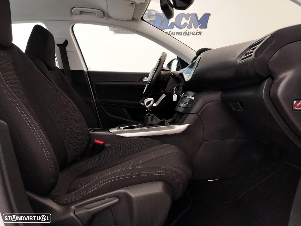 Peugeot 308 1.2 PureTech Allure - 44