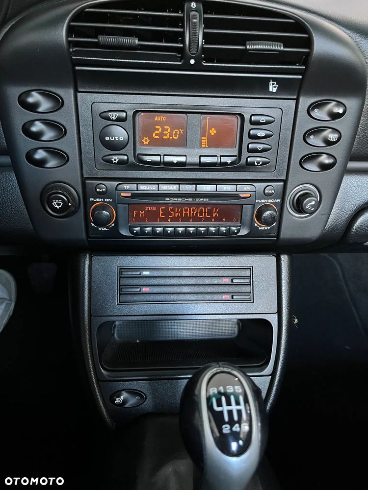 Porsche 911 Carrera - 14