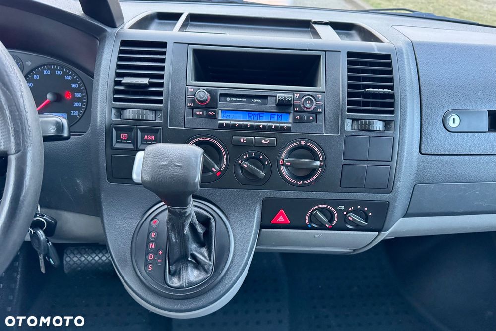 Volkswagen Caravelle - 26