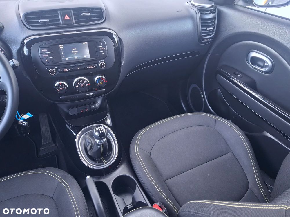 Kia Soul Diesel Dream Team Edition - 25