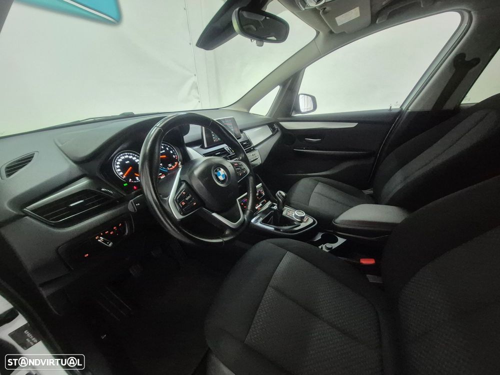 BMW 216 Gran Tourer i 7L Line Luxury - 12