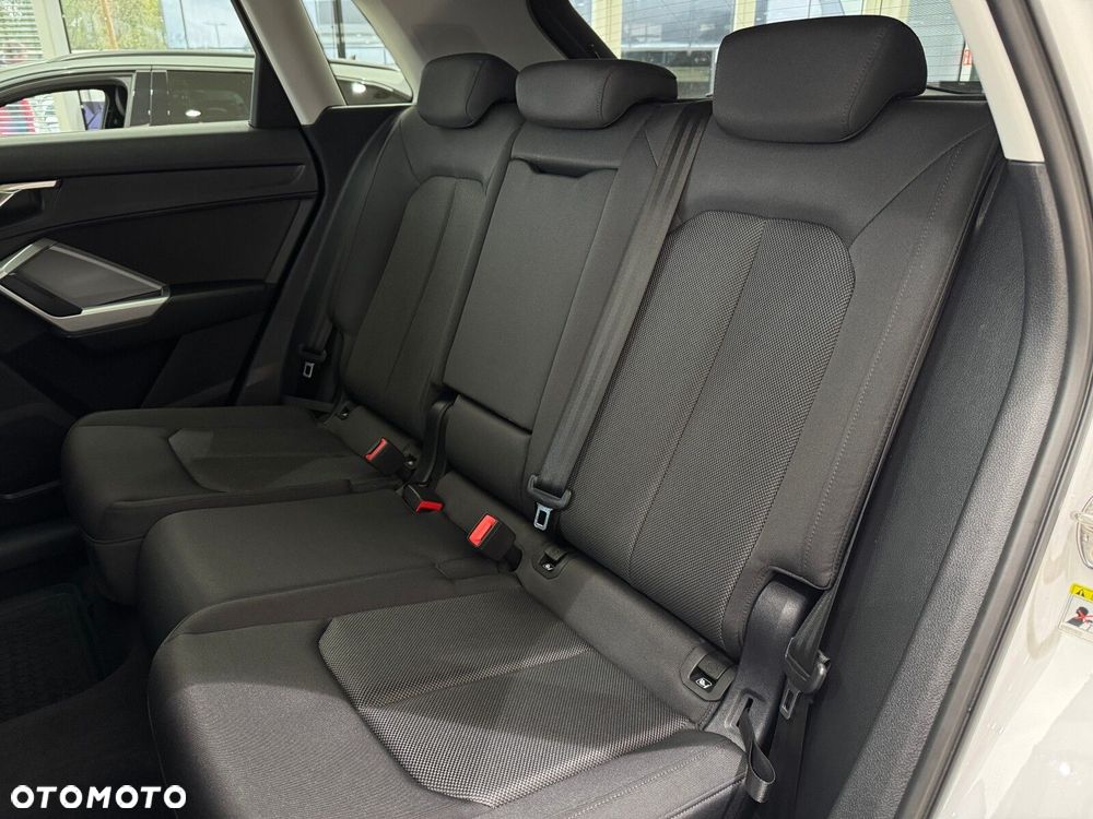 Audi Q3 35 TFSI S tronic - 13