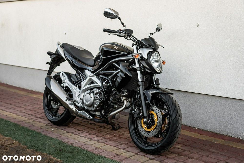 Suzuki Gladius - 1