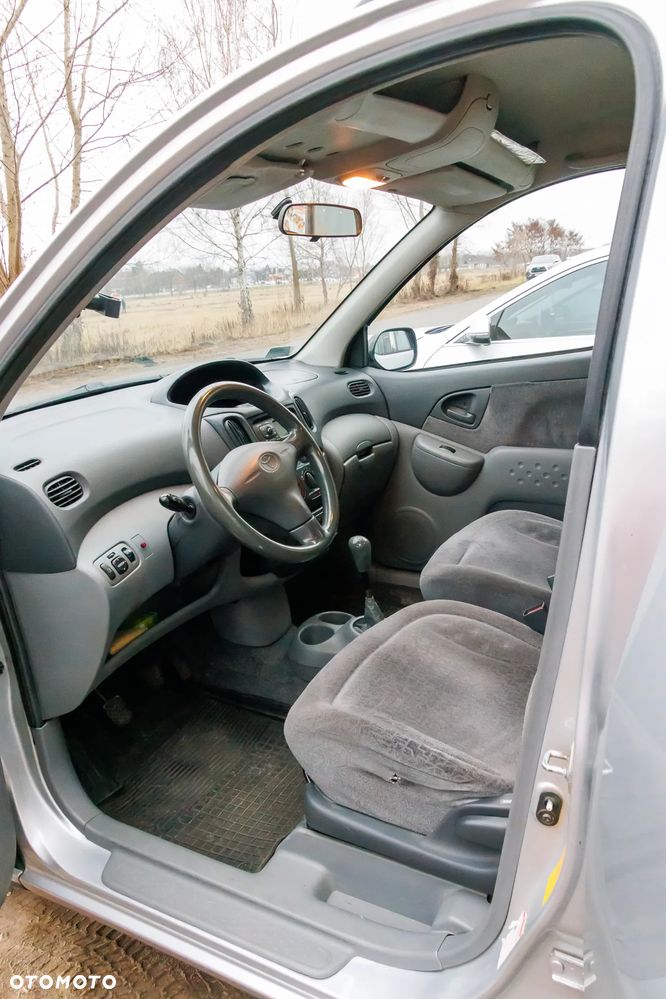 Toyota Yaris Verso 1.3 Sol - 3