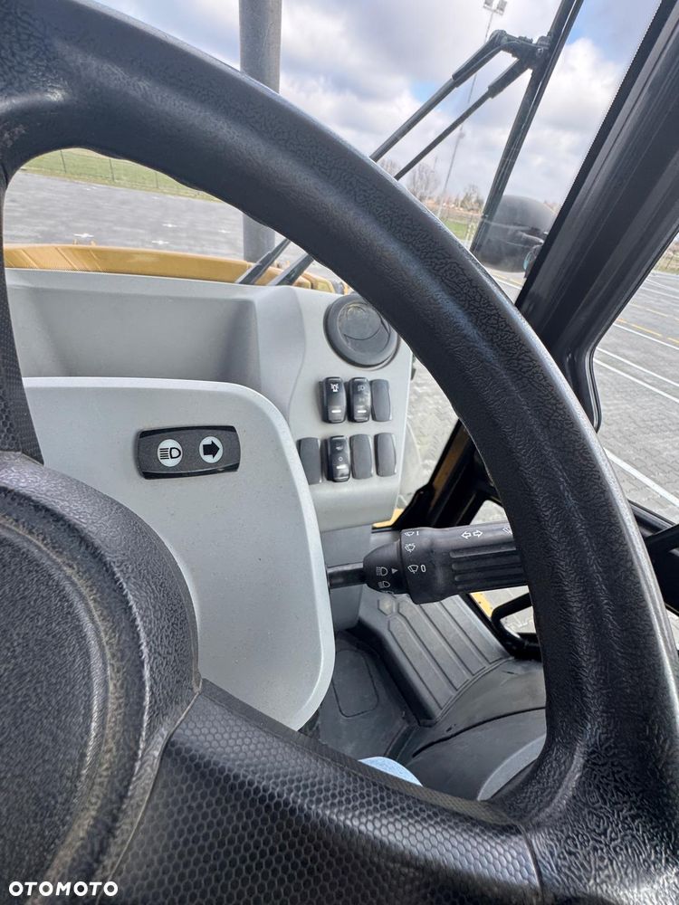 Caterpillar 428 - 33