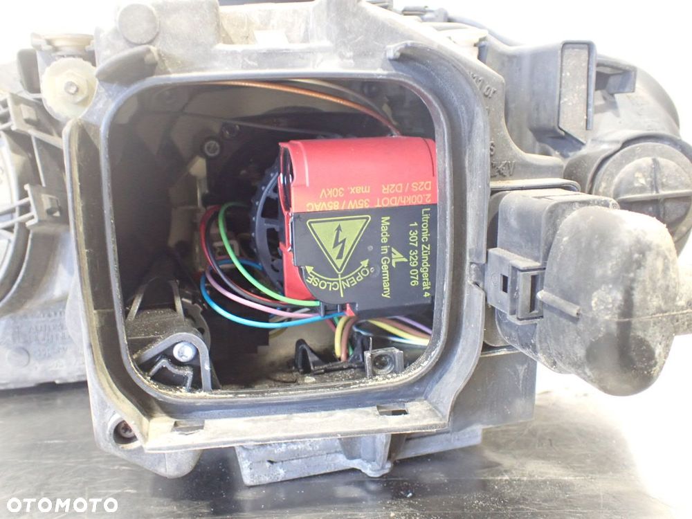 LAMPA PRAWA PRZEDNIA XENON AUDI A3 8P 2.0TDI - 10
