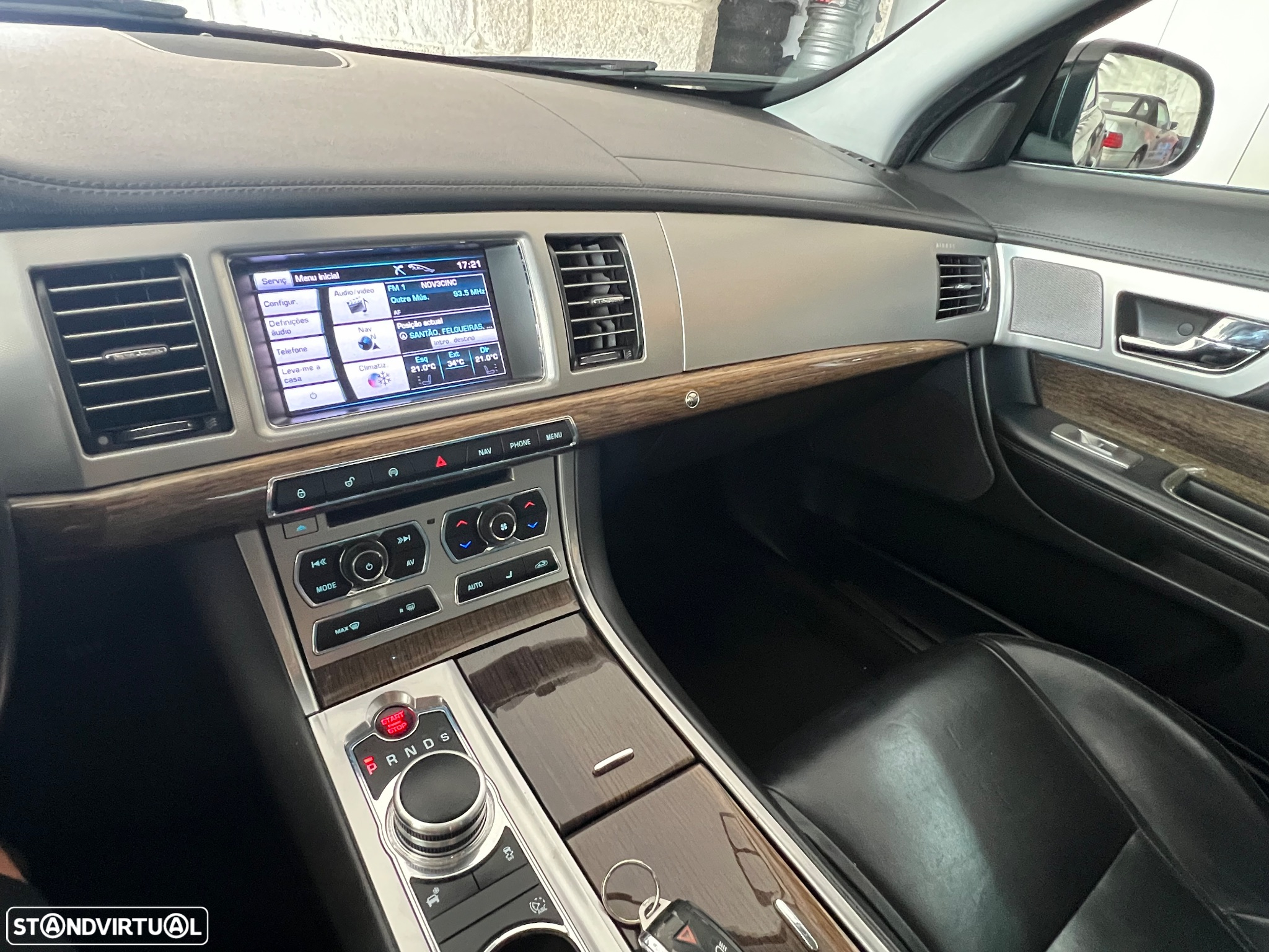 Jaguar XF 2.2 D Premium Luxury - 23