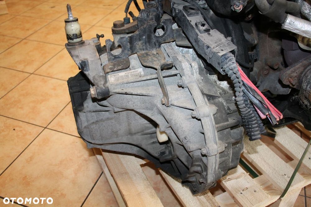 RENAULT TRAFIC OPEL VIVARO SKRZYNIA 8201129037 - 1