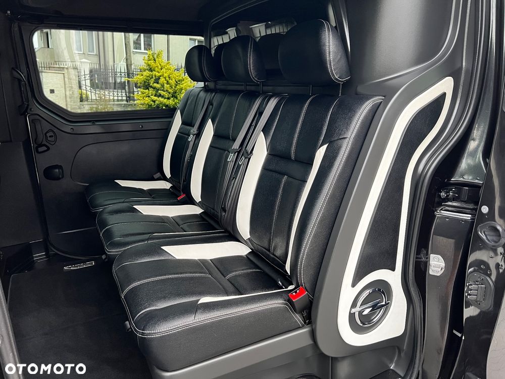 Opel VIVARO BLACK & WHITE 5 osób - 28