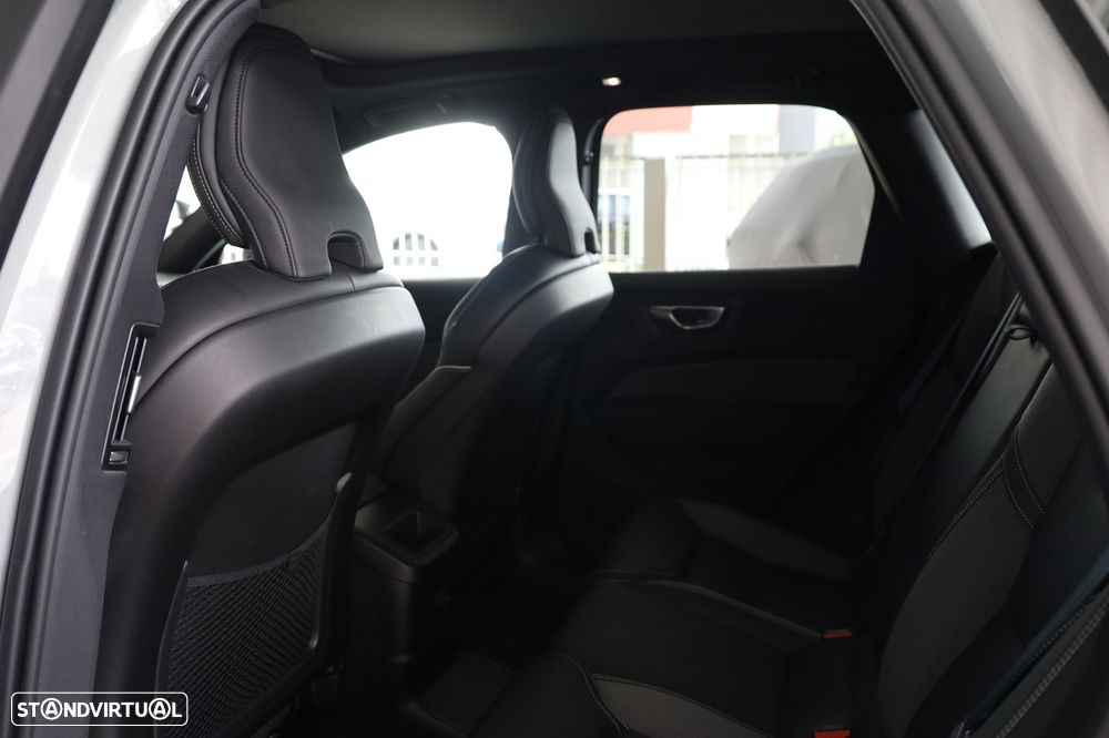 Volvo XC 60 2.0 T6 PHEV Black Edition AWD - 13