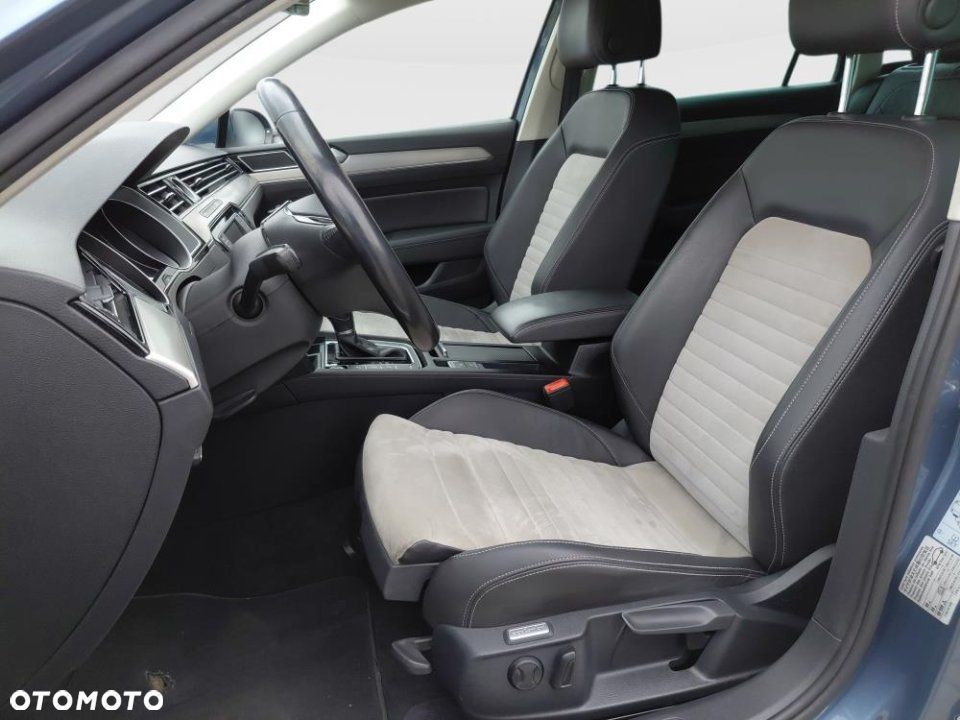 Volkswagen Passat - 11