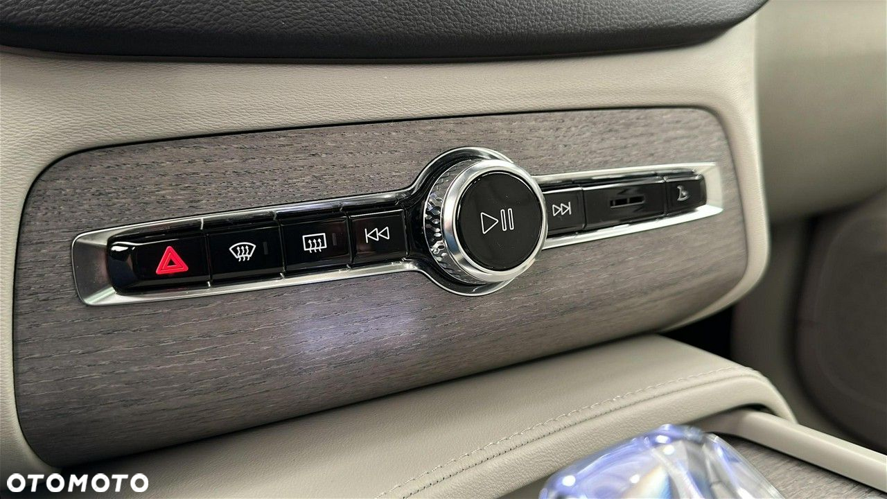 Volvo XC 90 T8 AWD Plug-In Hybrid Ultimate Dark 7os - 21