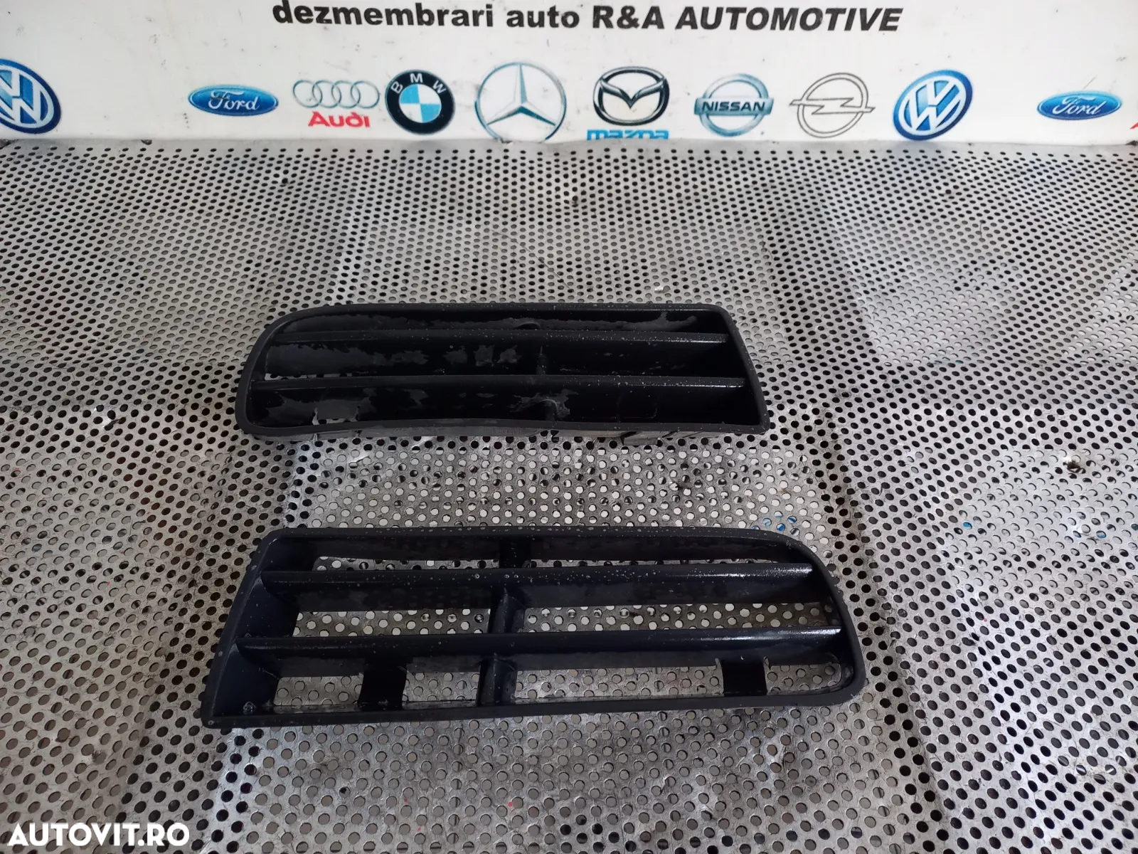 Set Grile Grila Proiectoare Bara Fata Vw Golf 4 lV - Dezmembrari Arad - 5