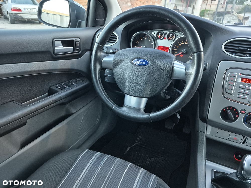 Ford Focus 1.6 16V Style - 28