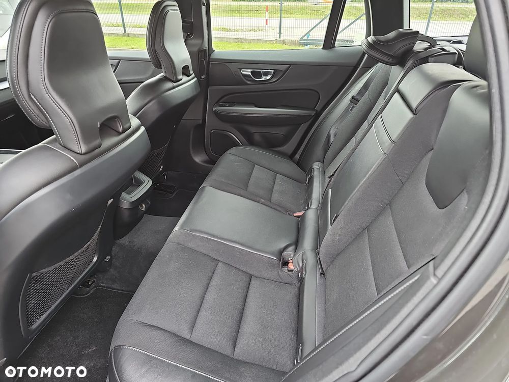 Volvo V60 D3 Momentum Pro - 24