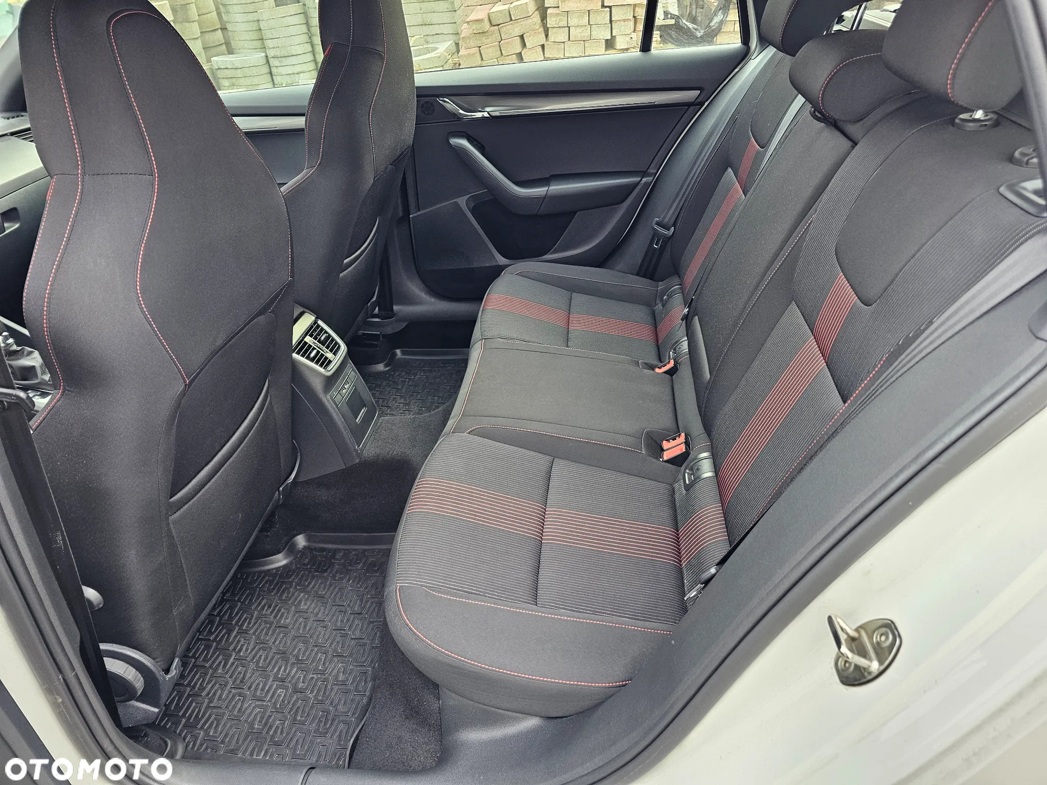Skoda Octavia 2.0 TDI DSG Style - 29