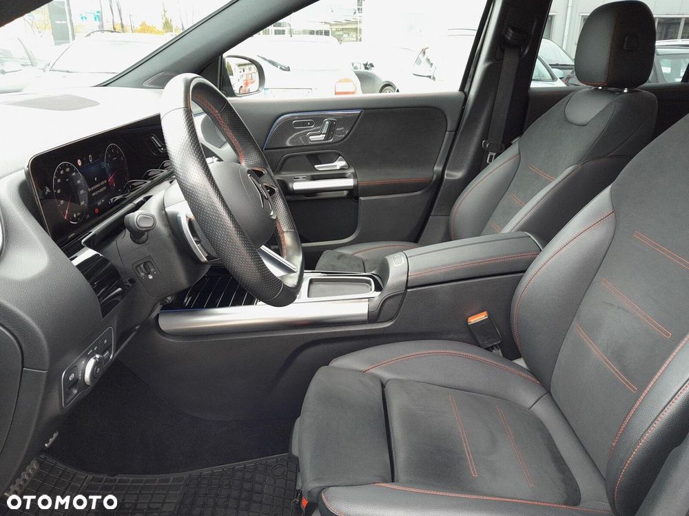 Mercedes-Benz GLA 200 4-Matic AMG Line - 18