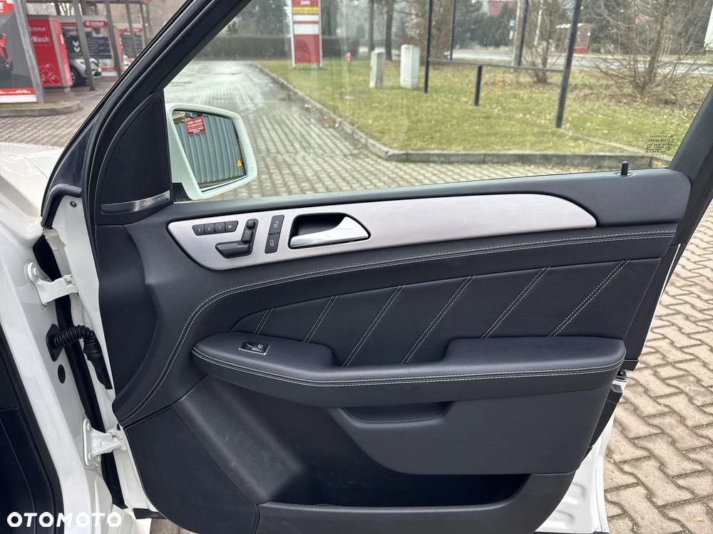 Mercedes-Benz ML 63 AMG 4Matic AMG SPEEDSHIFT 7G-TRONIC - 22