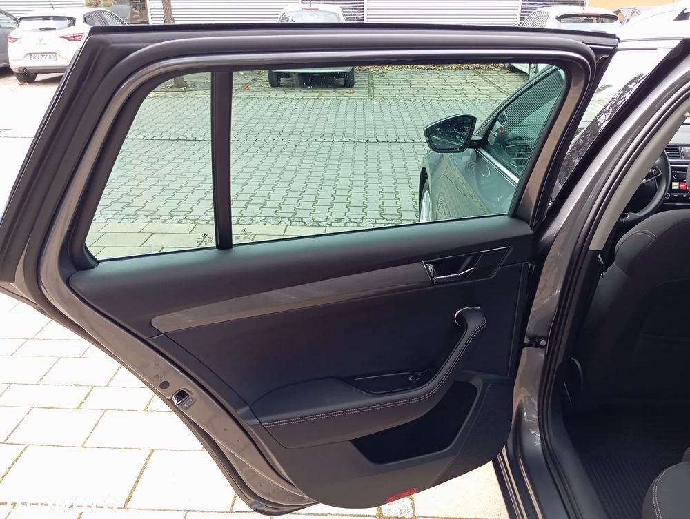 Skoda Superb 2.0 TDI SCR Style DSG - 28