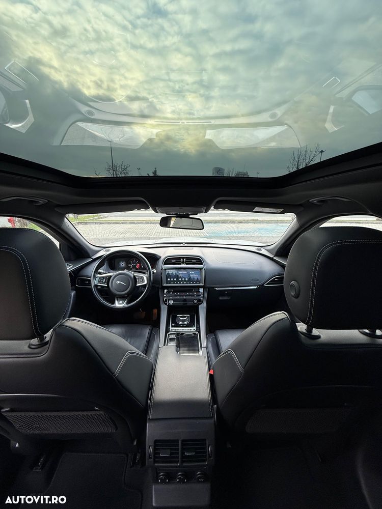 Jaguar F-Pace 20d Aut. R-Sport - 11