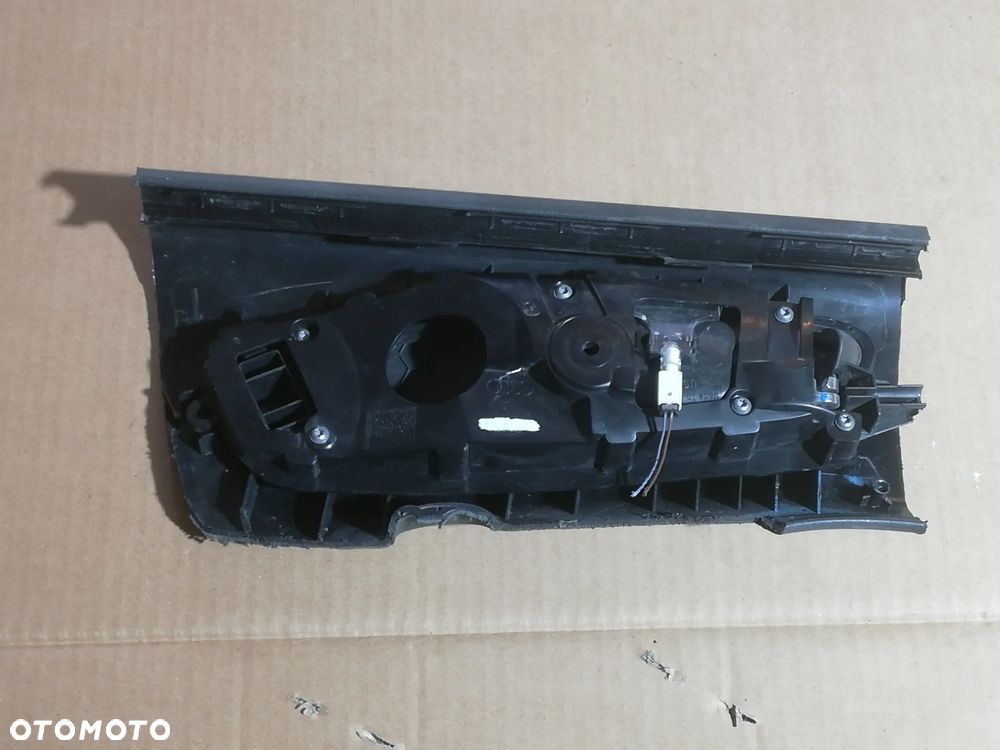 Audi A1 8X Obudowa klamki drzwi OE 8X0868783A - 2