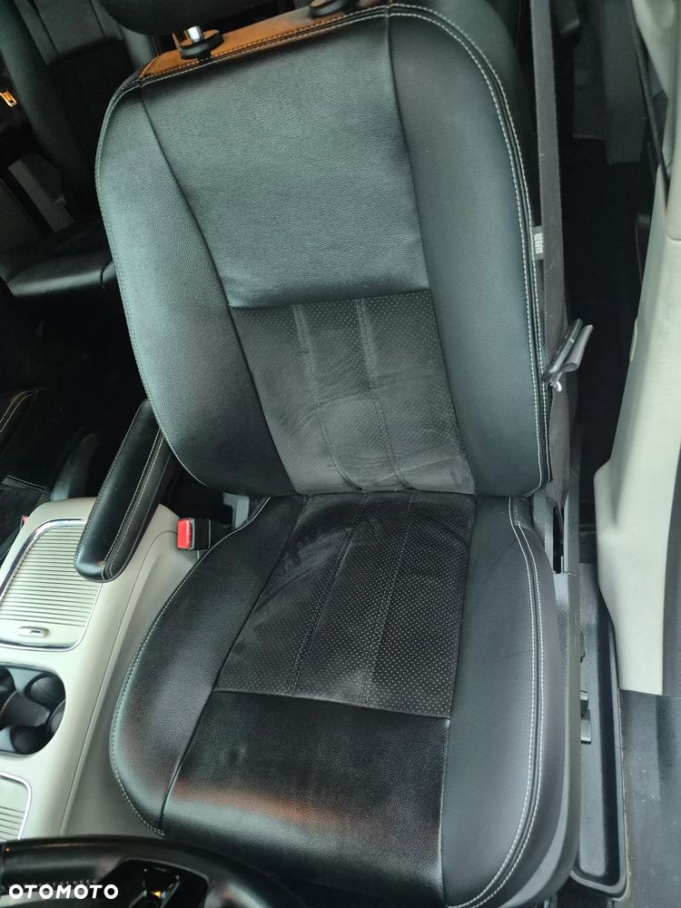 Dodge Grand Caravan - 17