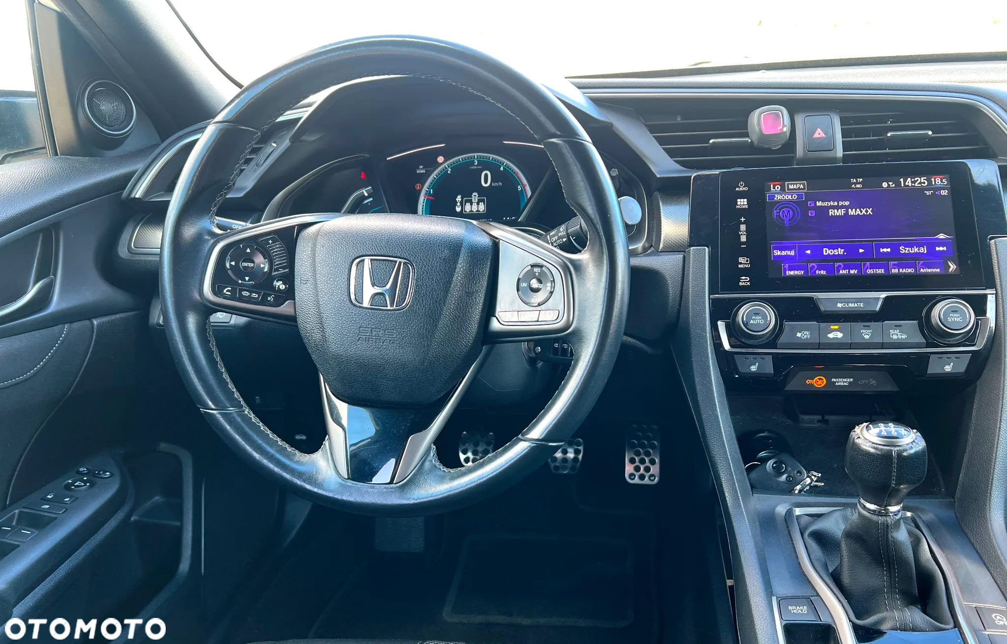 Honda Civic 1.6 i-DTEC Executive Black Edition - 10