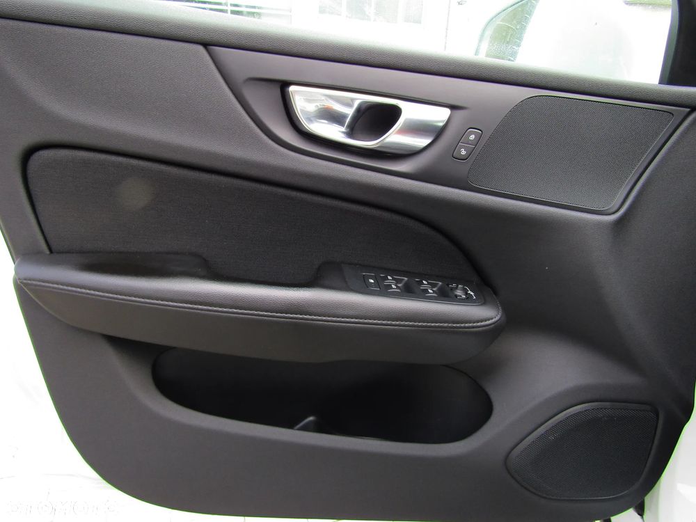 Volvo V60 T4 Momentum - 36