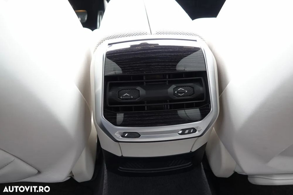 BMW Seria 7 730d xDrive MHEV - 33