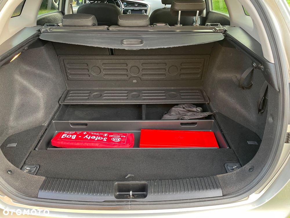 Kia Ceed - 27