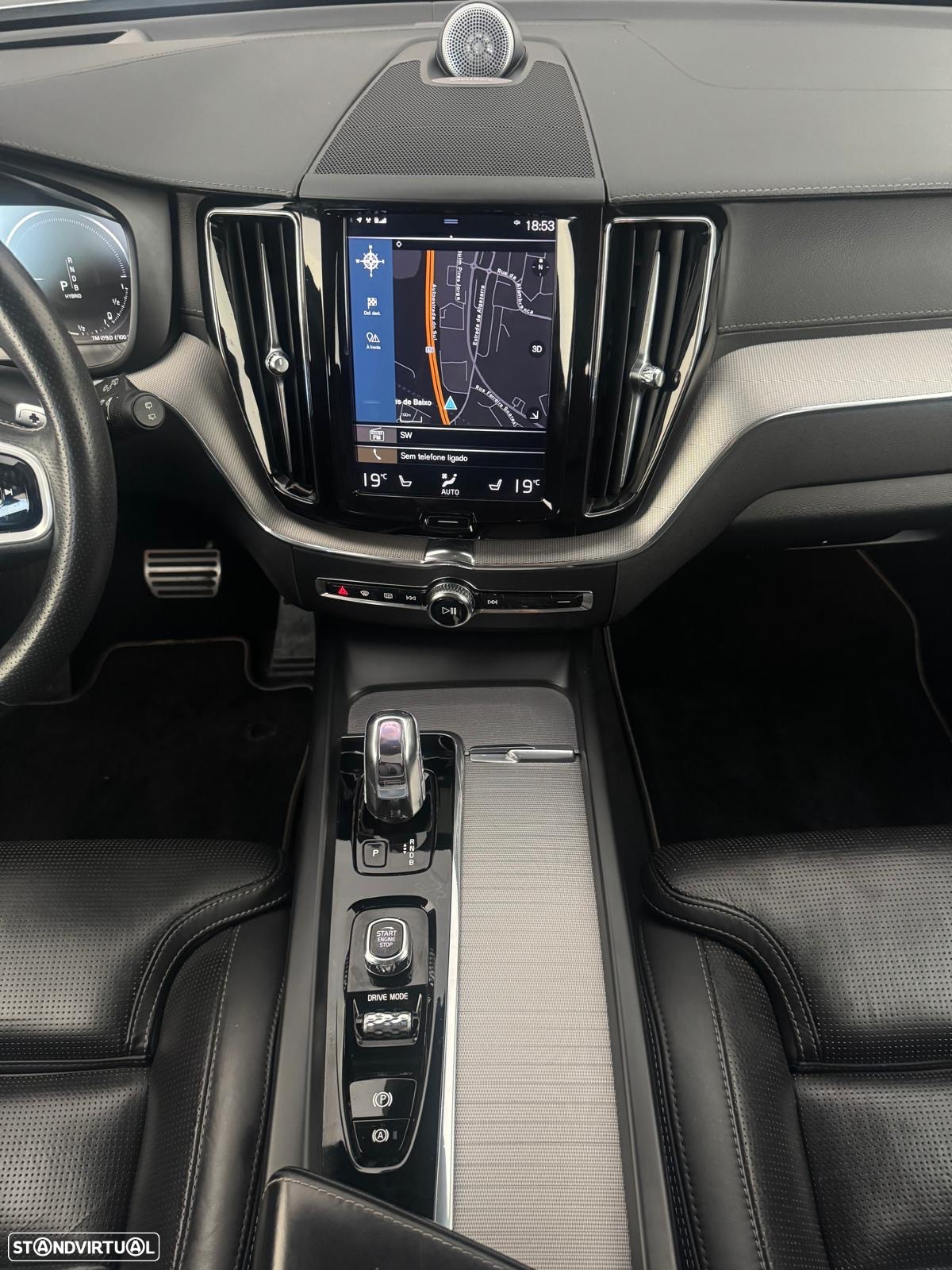 Volvo XC 60 2.0 T8 PHEV R-Design AWD - 18