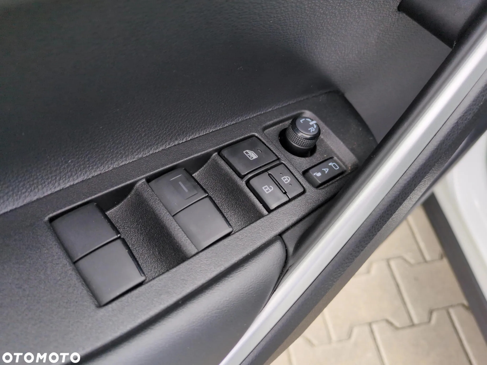 Toyota Corolla 2.0 Hybrid Executive - 14