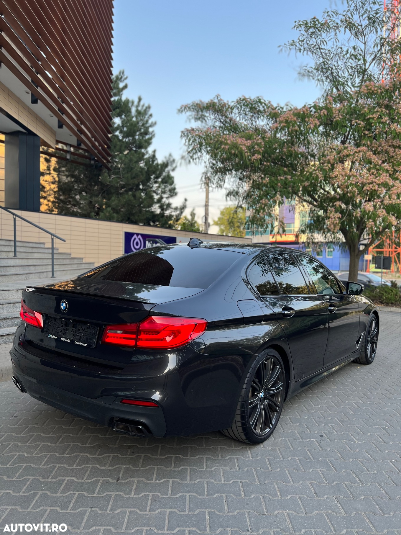 BMW Seria 5 550i xDrive - 10
