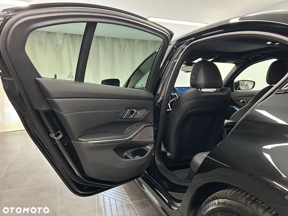 BMW Seria 3 330d xDrive mHEV M Sport sport - 17