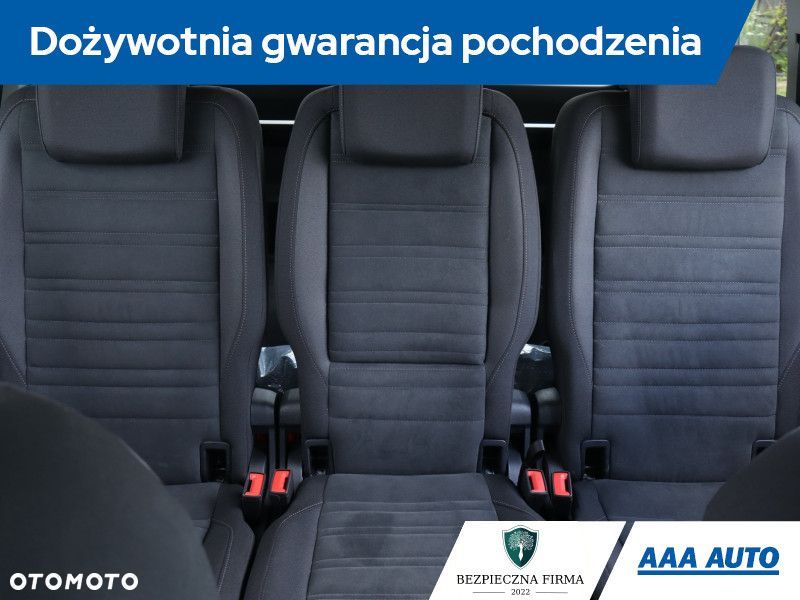 Volkswagen Touran - 12